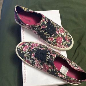 Great condition worn a few times. Floral